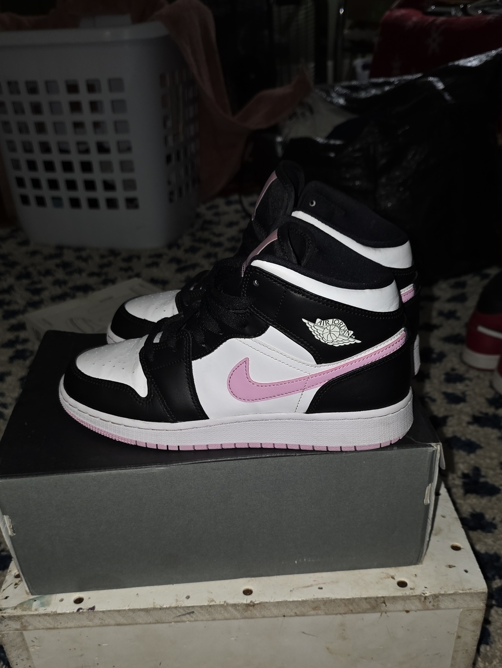 Nike Air Jordan 1 Mid GS "Arctic Pink"